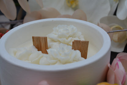 Wax flowers in the large Breathe candle